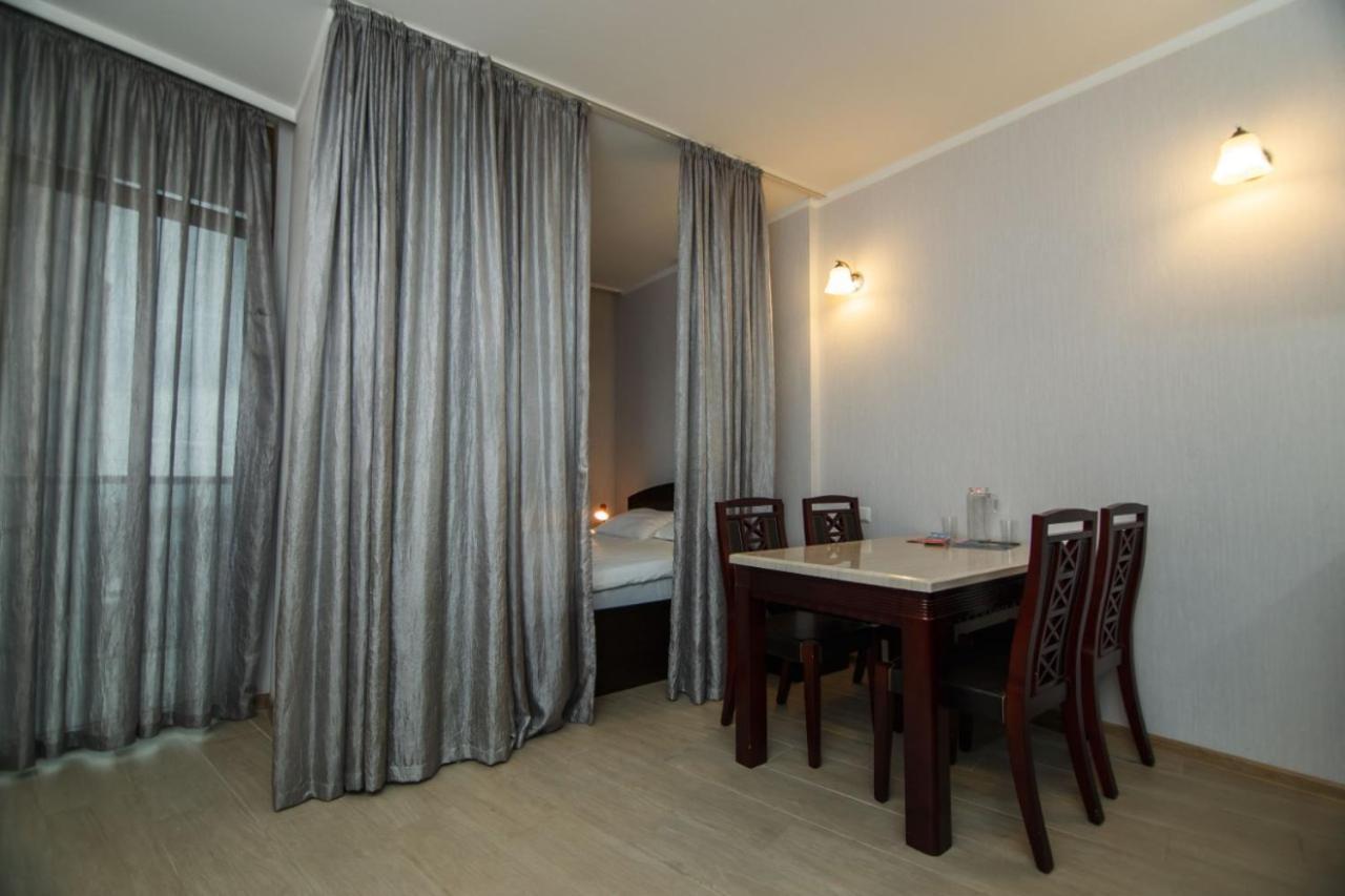 Rezal Plaza Batumi Appartement Buitenkant foto