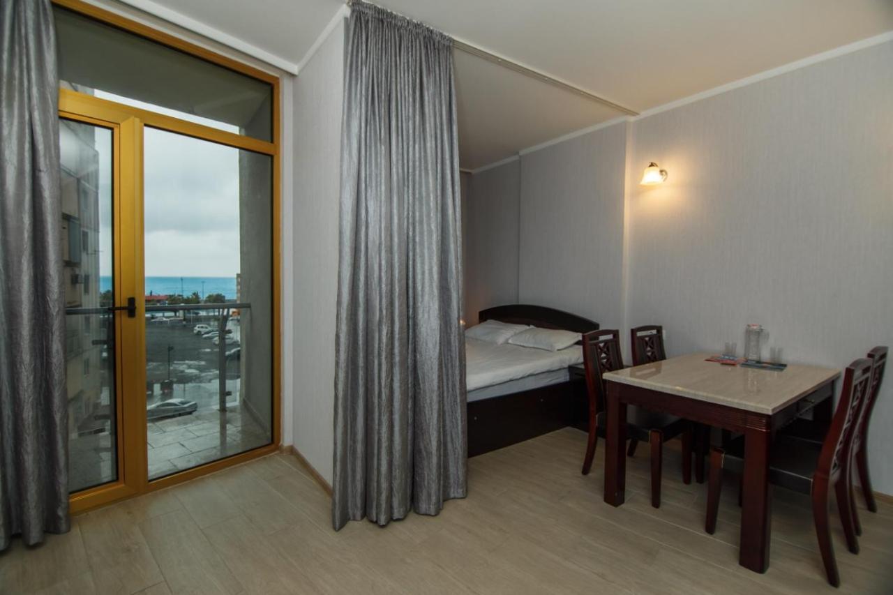 Rezal Plaza Batumi Appartement Buitenkant foto