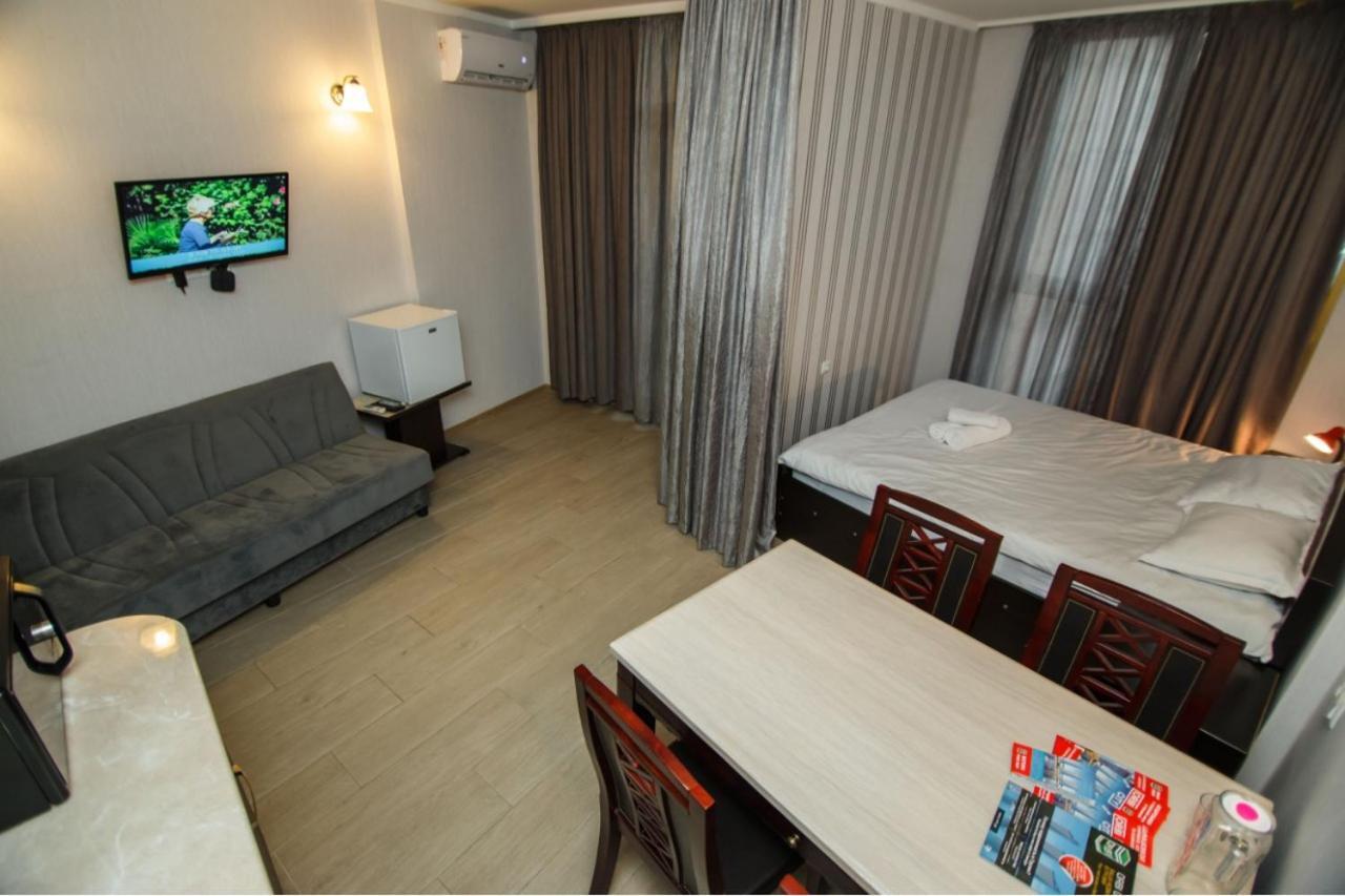 Rezal Plaza Batumi Appartement Buitenkant foto